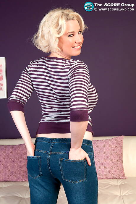 Score Land offers a xxx picture gallery with Goldie Ray in xxx porn scene