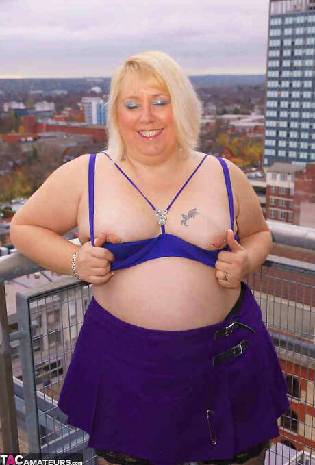 TAC Amateurs invites you to browse their free photos with Lexie Cummings in play with pussy scene